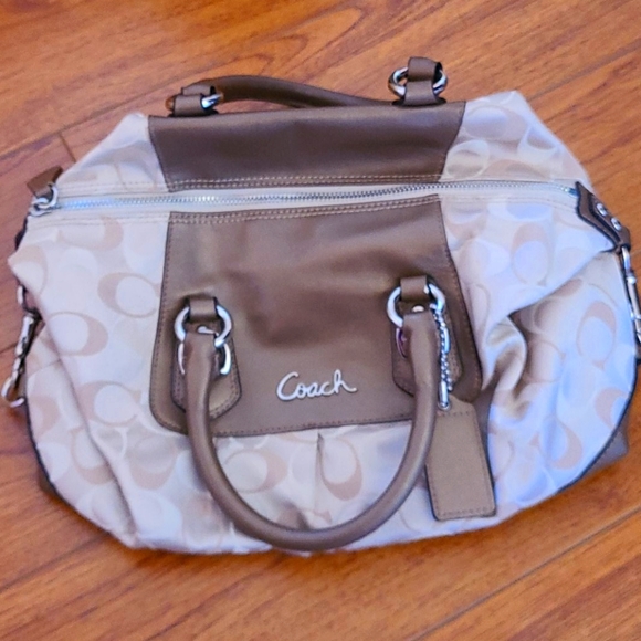 Purse - Picture 1 of 2